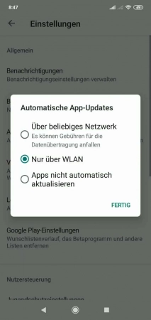 Automatische App-Updates -  Wähle  Über beliebiges Netzwerk ,  Nur über WLAN  oder  Apps nicht automatisch aktualisieren  
